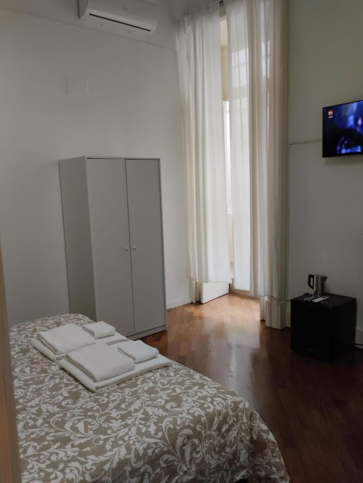 Residence E Appartamenti Cavallerizza Neapel Exterior foto